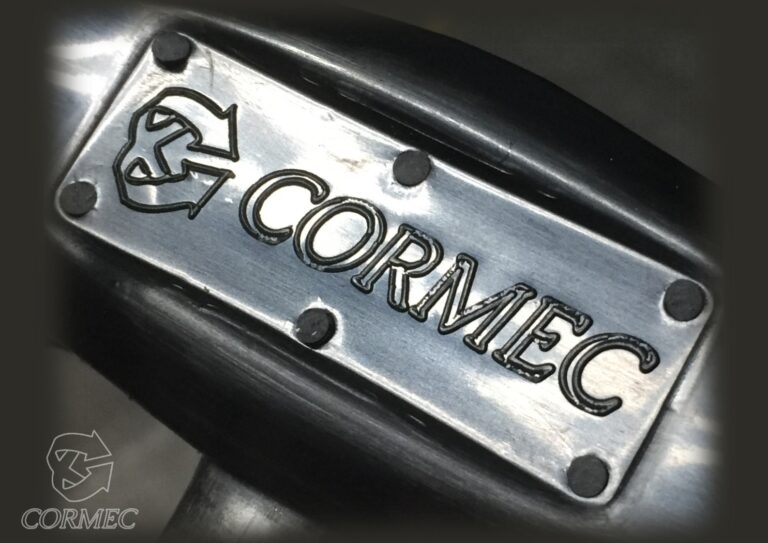 Mecanizado de logo sobre molde.