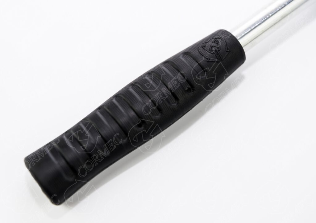 Mango antideslizante y ergonomico.